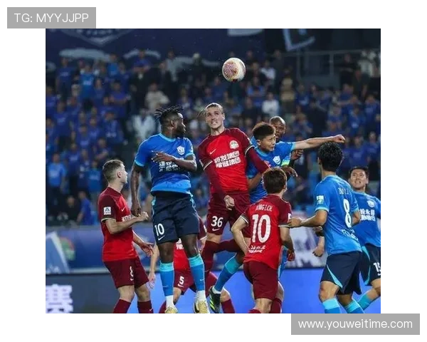 足球明星与观众亲密互动精彩瞬间回顾与感人打招呼时刻分享