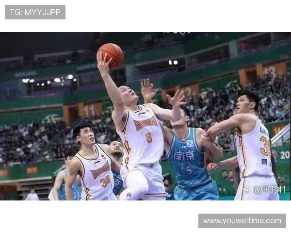 赛后分析:北京篮球队与上海篮球队的耐力较量与战术对决 赛后分析:北京篮球队与上海篮球队的耐力较量与战术对决